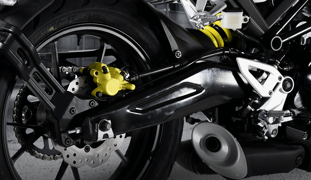 La Moto pistera XDRIVE 250 cuenta con armortiguación de barras invertidas