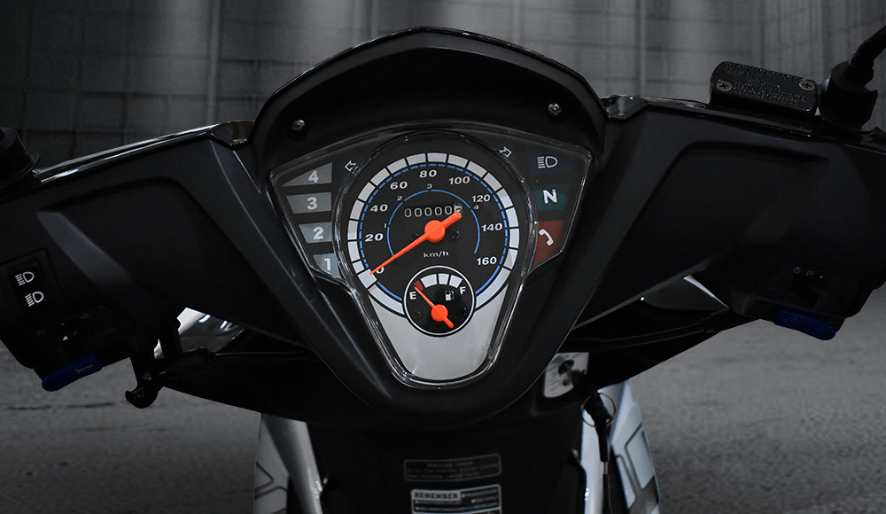 Moto cub EAGLE 110 cuenta con tablero análogo