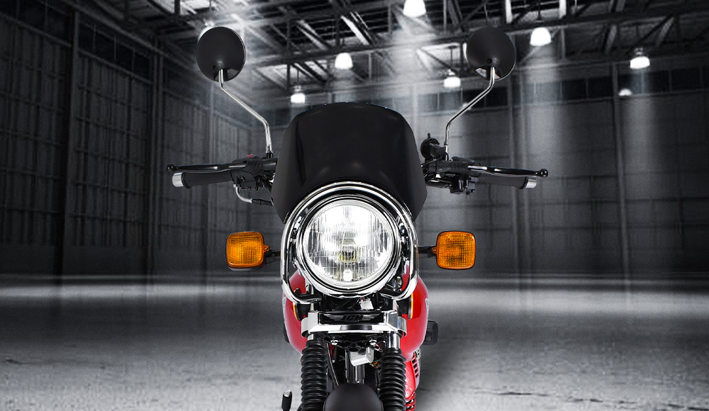 La Moto utilitaria CG 150 cuenta con un faro delantero