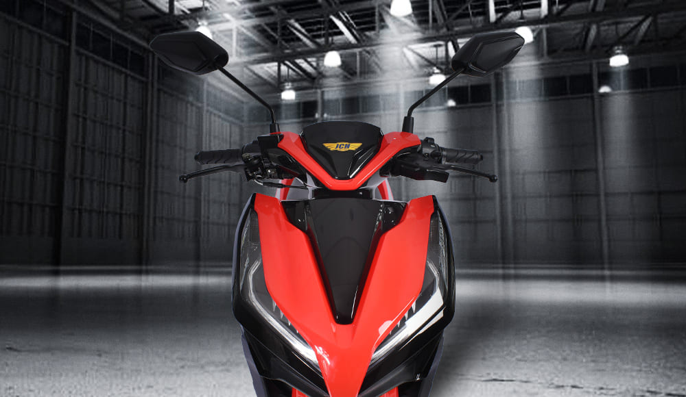 Moto scooter INFINITY 150 tiene un faro deportivo