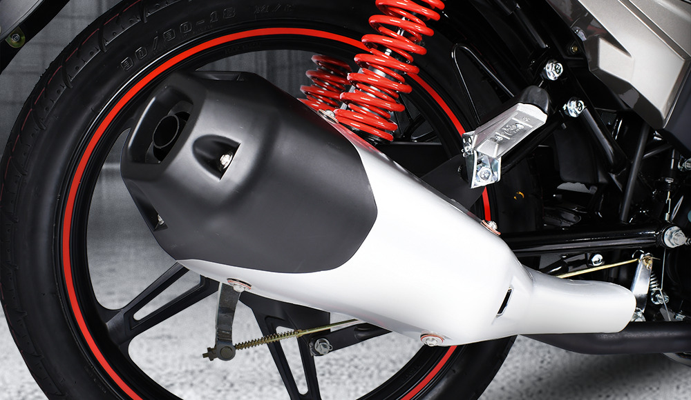 La Moto utilitaria KINGFOX 150 tiene amortiguadores laterales