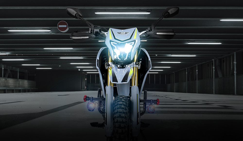 Moto todo terreno MRX 250 parte frontal