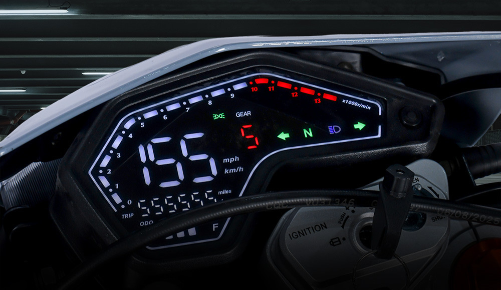 Moto todo terreno MRX 250 parte del tablero