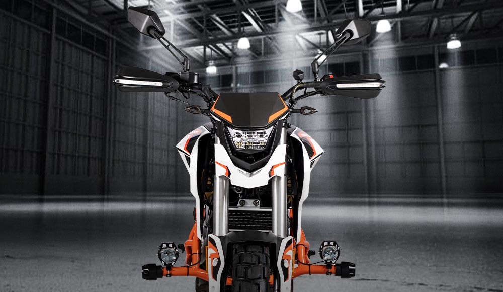 Moto todo terreno TRAVEL 250 cuenta con una cara frontal estilizada