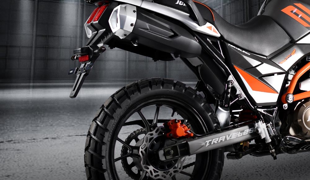 Moto todo terreno TRAVEL 250 cuenta con disco posterior para un control total