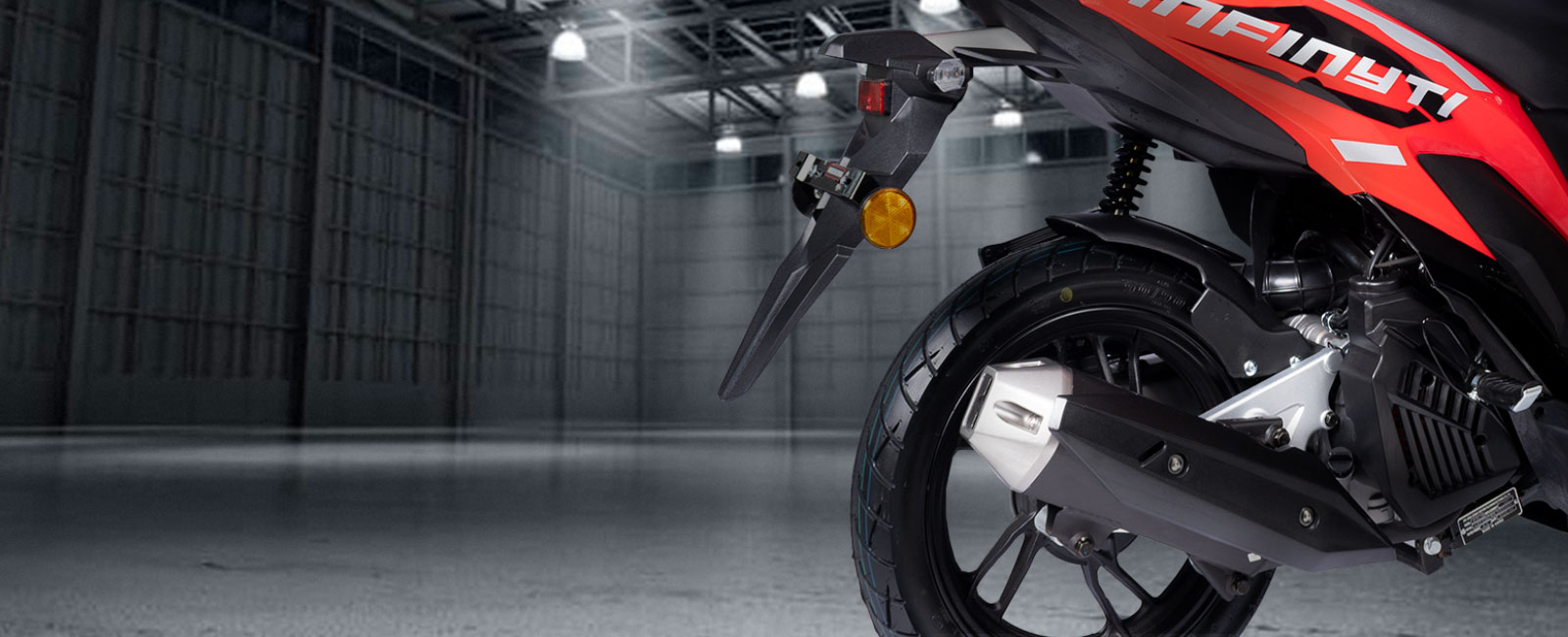 Parte trasera de la Moto scooter INFINITY 150